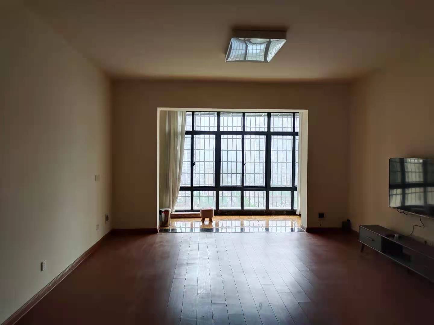 民政小区  4室2厅2卫    69.8万