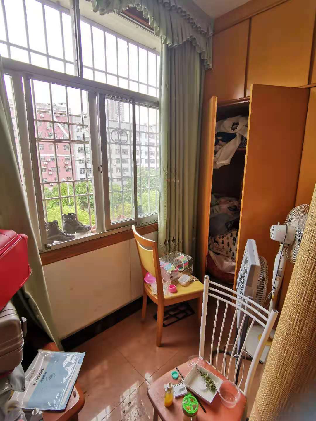 湘中园  3室2厅2卫    71.8万 湘中园  3室2厅2卫    71.8万阳台