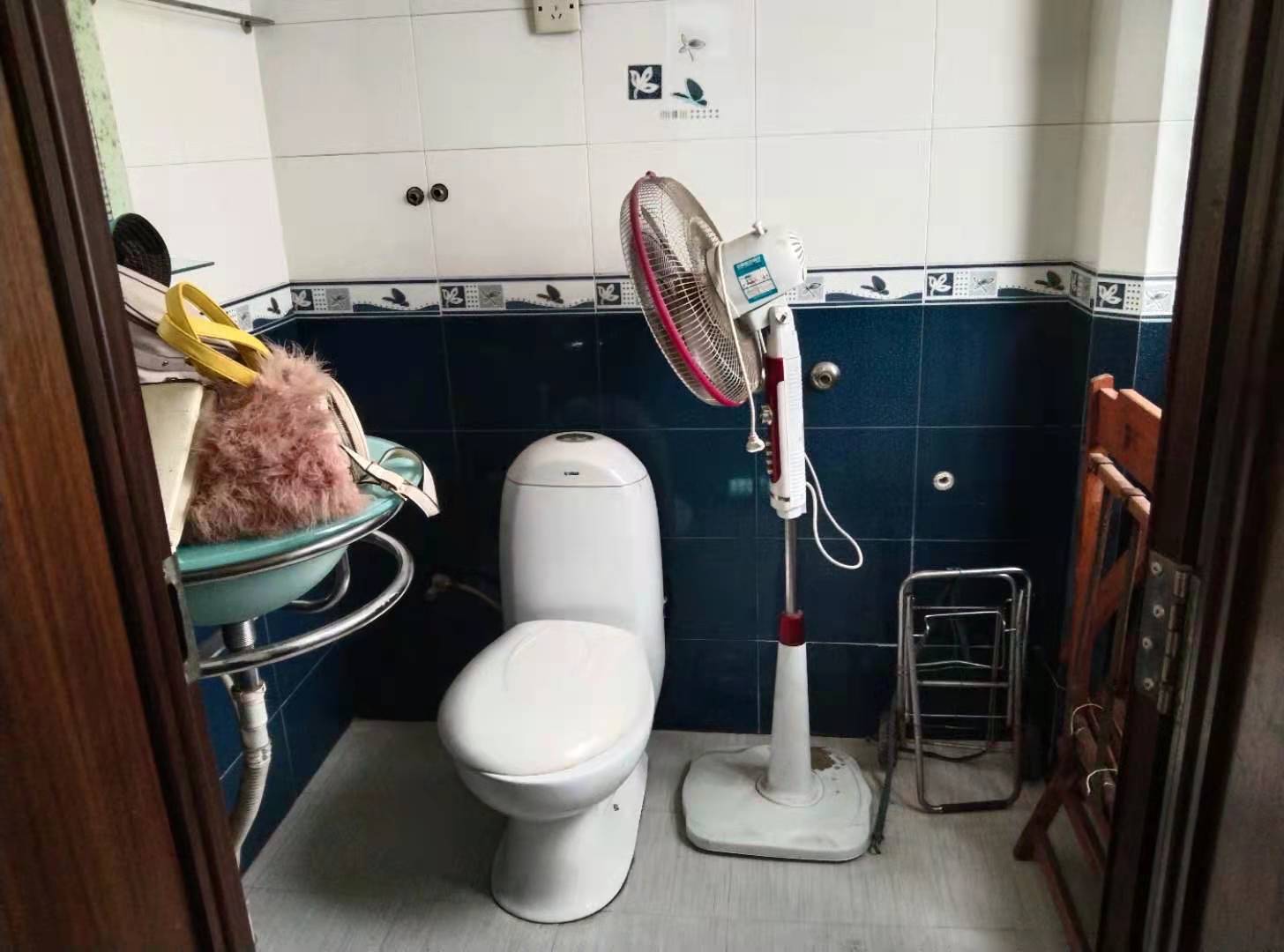 明珠商业广场 3室2厅2卫 58.0万 明珠商业广场 3室2厅2卫 58.0万卫生间