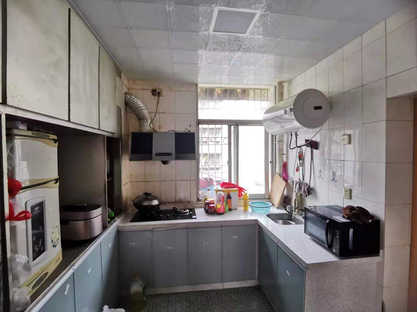 湘中园  3室2厅2卫    71.8万 湘中园  3室2厅2卫    71.8万厨房