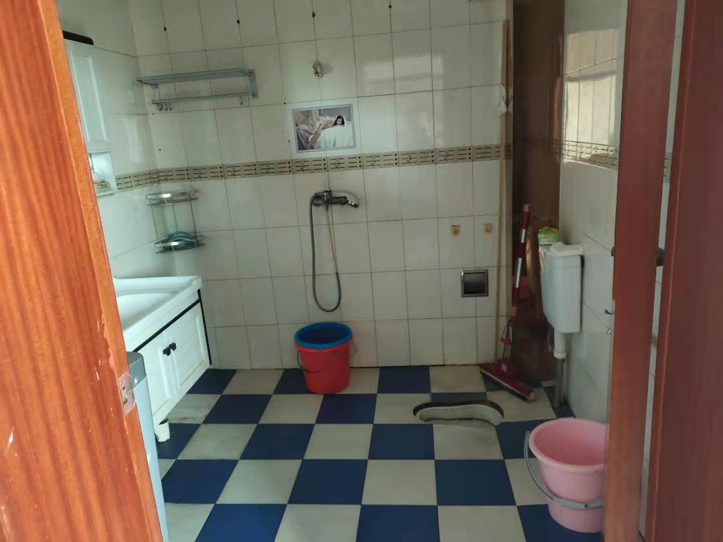 环保路社区  3室2厅1卫    1300.0元/月 环保路社区  3室2厅1卫    1300.0元/月室内图