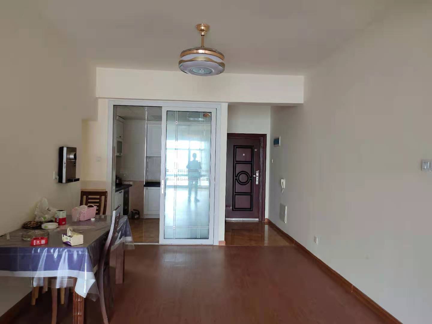 民政小区  4室2厅2卫    69.8万客厅