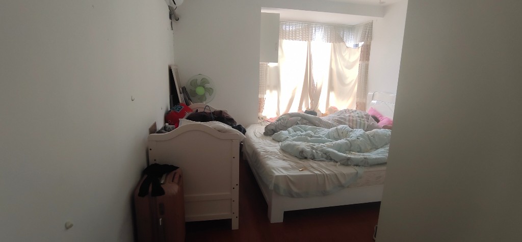 铂金汉宫 3室2厅2卫 90.0万 铂金汉宫 3室2厅2卫 90.0万卫生间