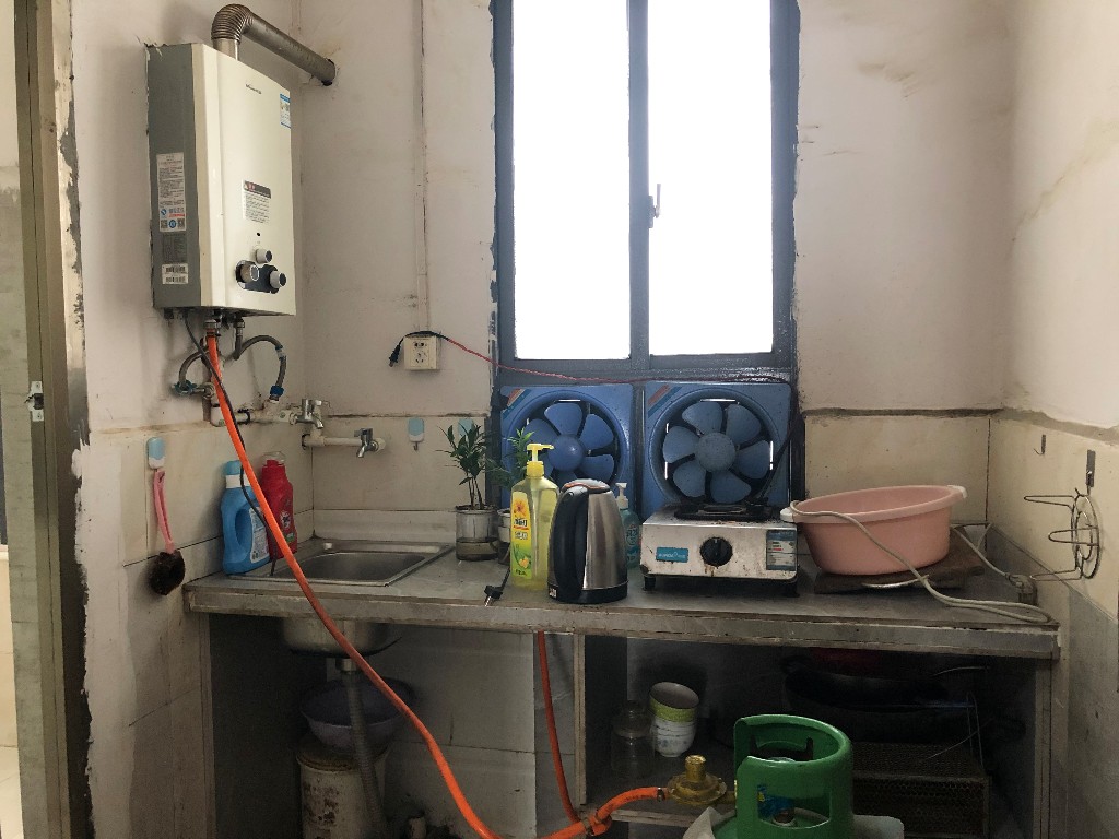 人民中路 1室1厅1卫 550.0元/月 人民中路 1室1厅1卫 550.0元/月室内图