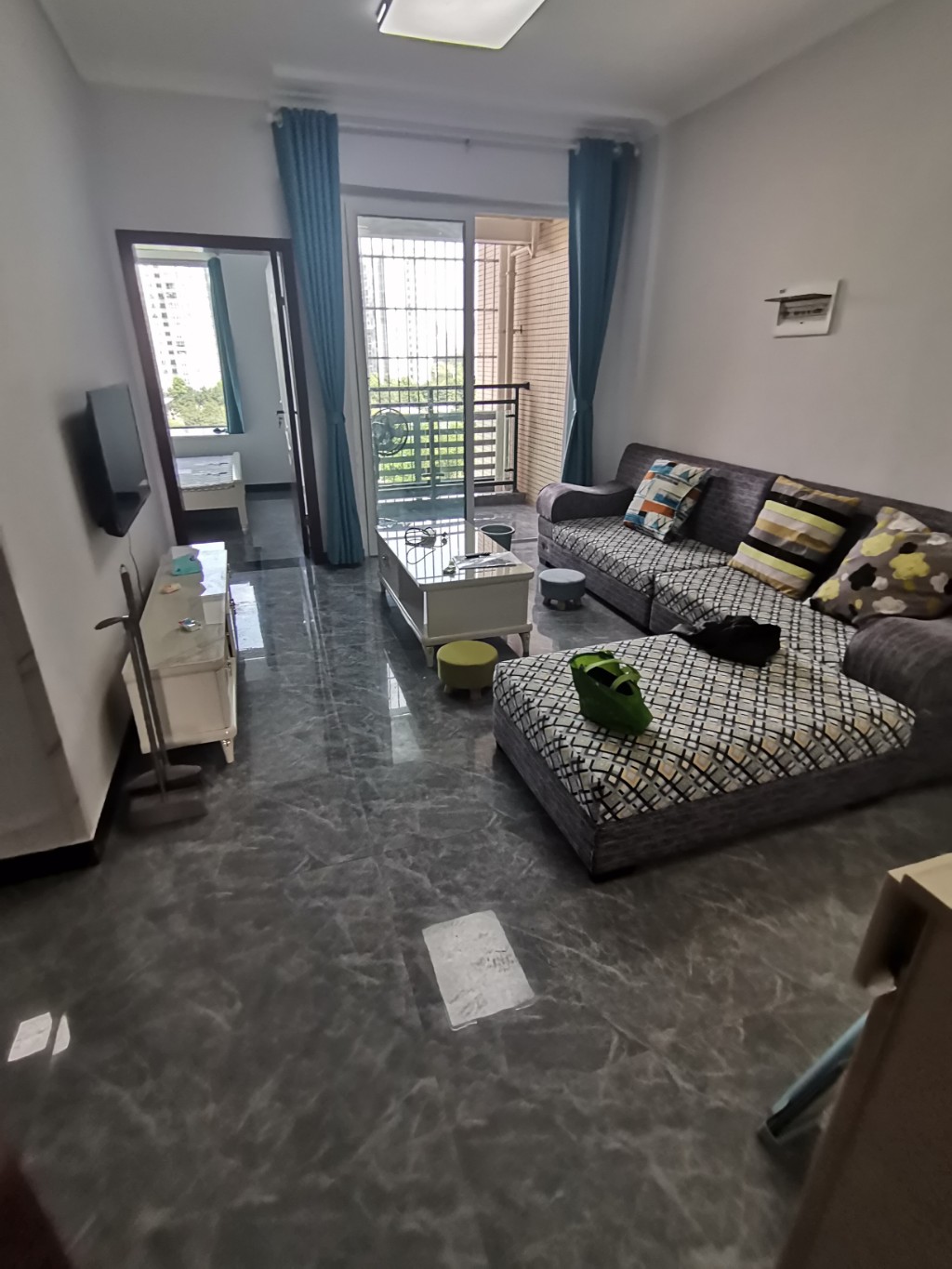 南湖春天  1室1厅1卫    1800.0元/月 南湖春天  1室1厅1卫    1800.0元/月室内图