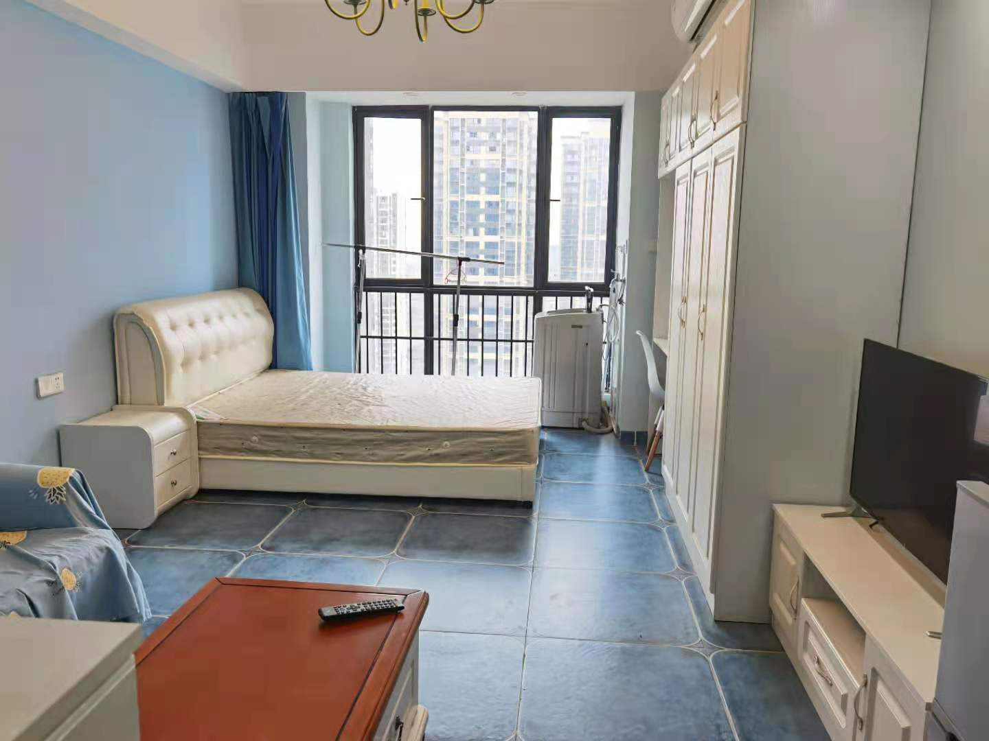 新桂公馆 1室1厅1卫 26.0万 新桂公馆 1室1厅1卫 26.0万客厅