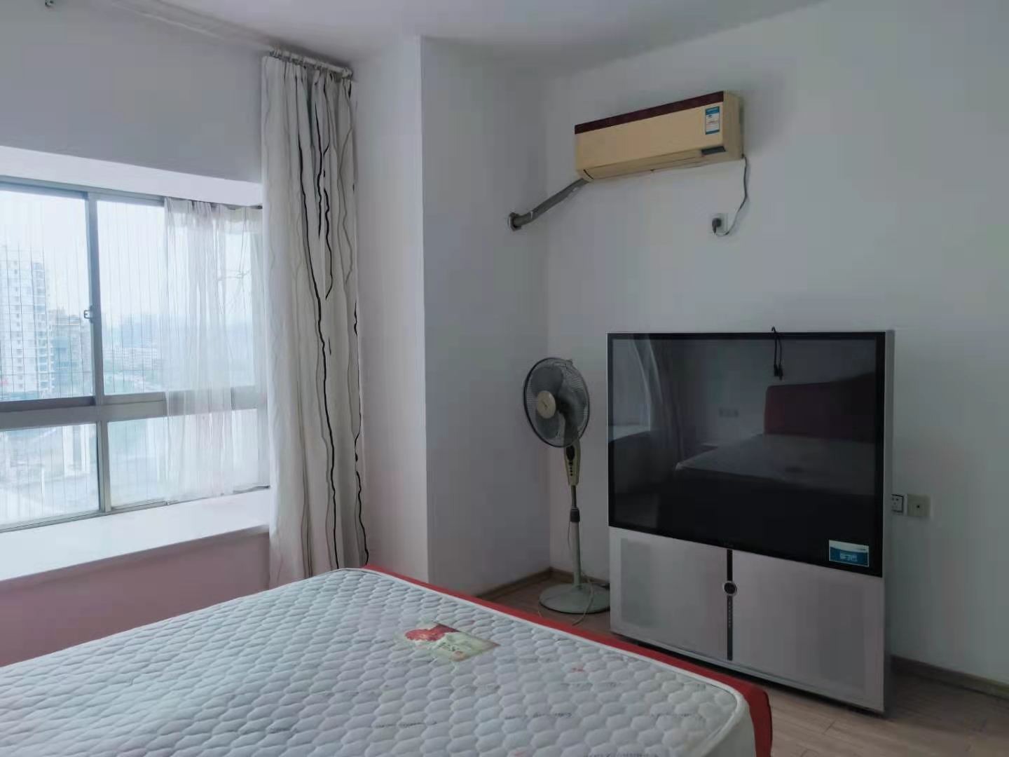 东方豪苑  2室2厅1卫    69.8万 东方豪苑  2室2厅1卫    69.8万卧室