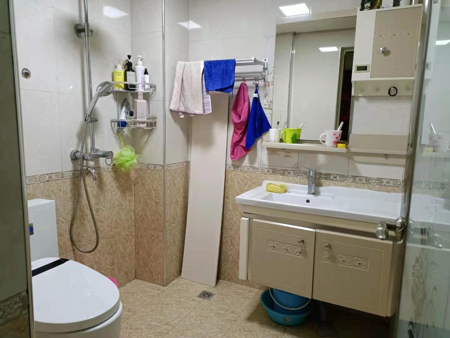 祥泰华园  3室2厅2卫    60.0万卫生间