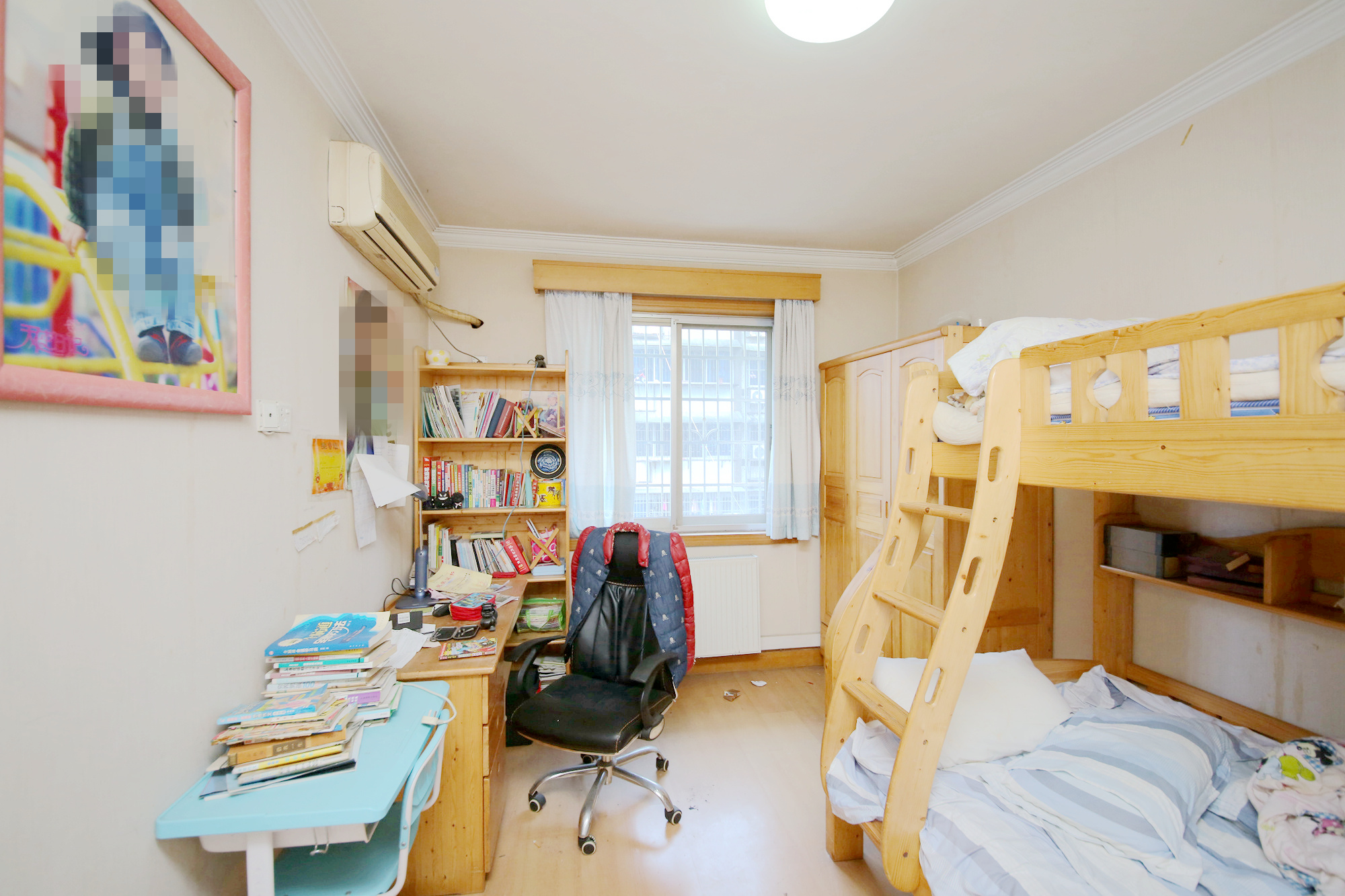 铭园小区  5室2厅2卫   137.00万卧室