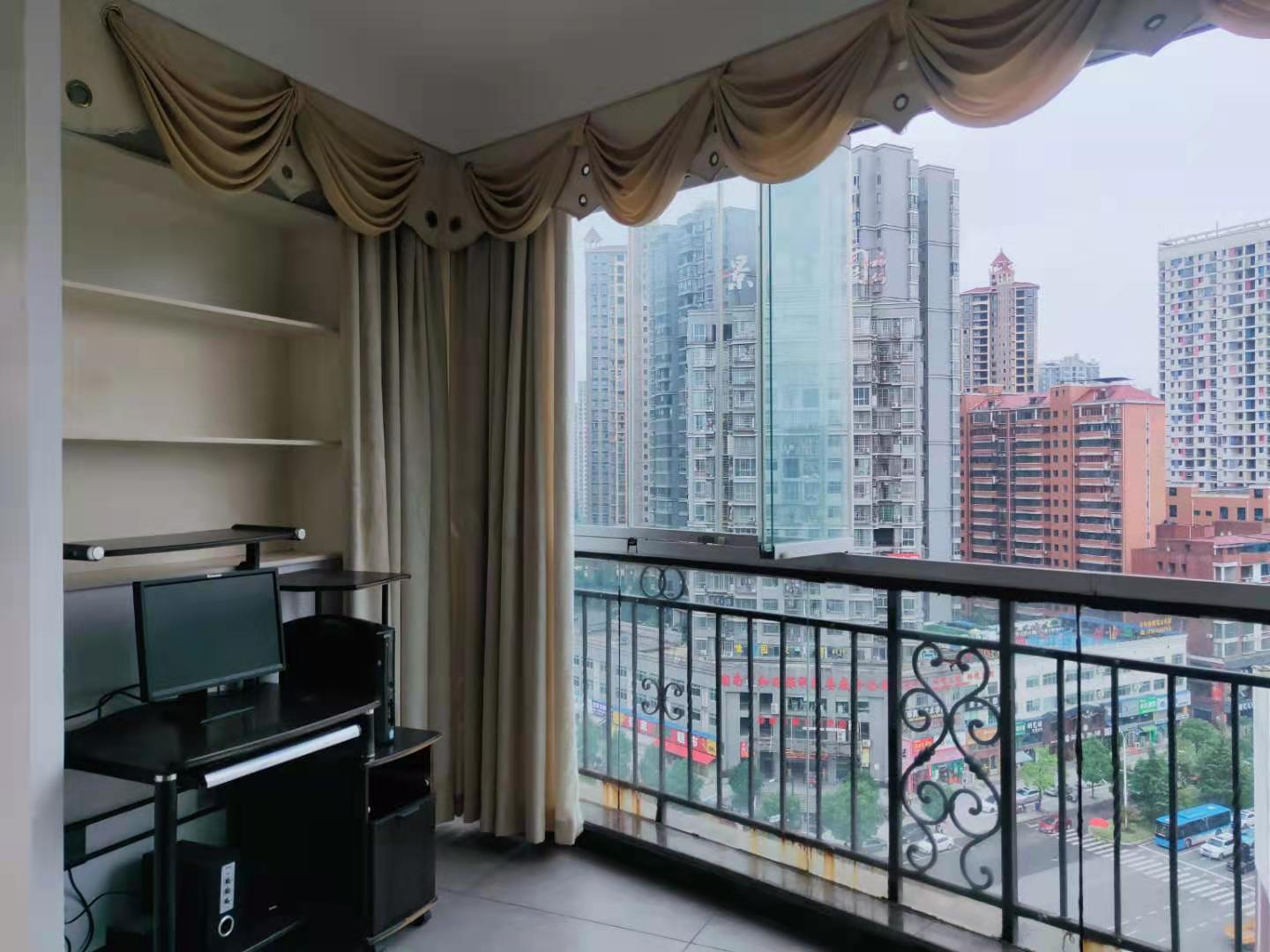 东方豪苑  2室2厅1卫    69.8万 东方豪苑  2室2厅1卫    69.8万阳台