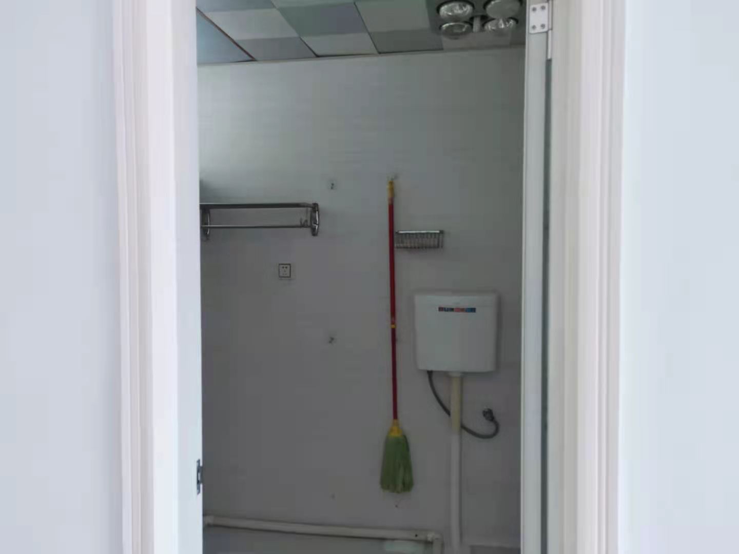 东方豪苑  2室2厅1卫    69.8万 东方豪苑  2室2厅1卫    69.8万卫生间