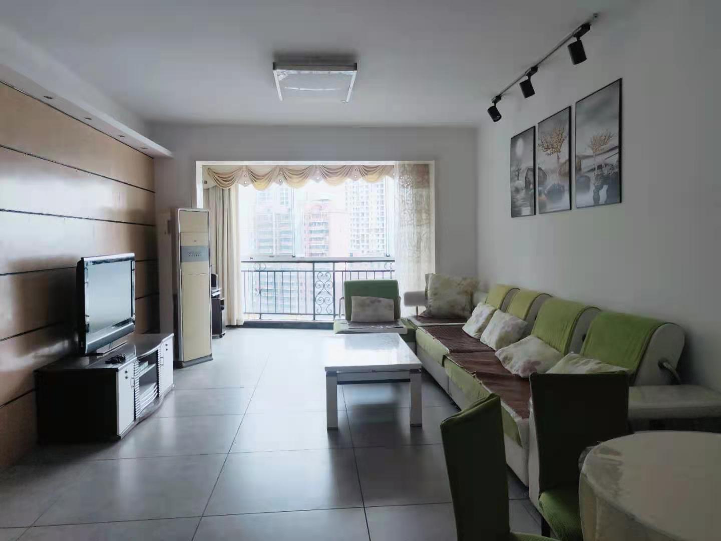 东方豪苑  2室2厅1卫    69.8万 东方豪苑  2室2厅1卫    69.8万客厅