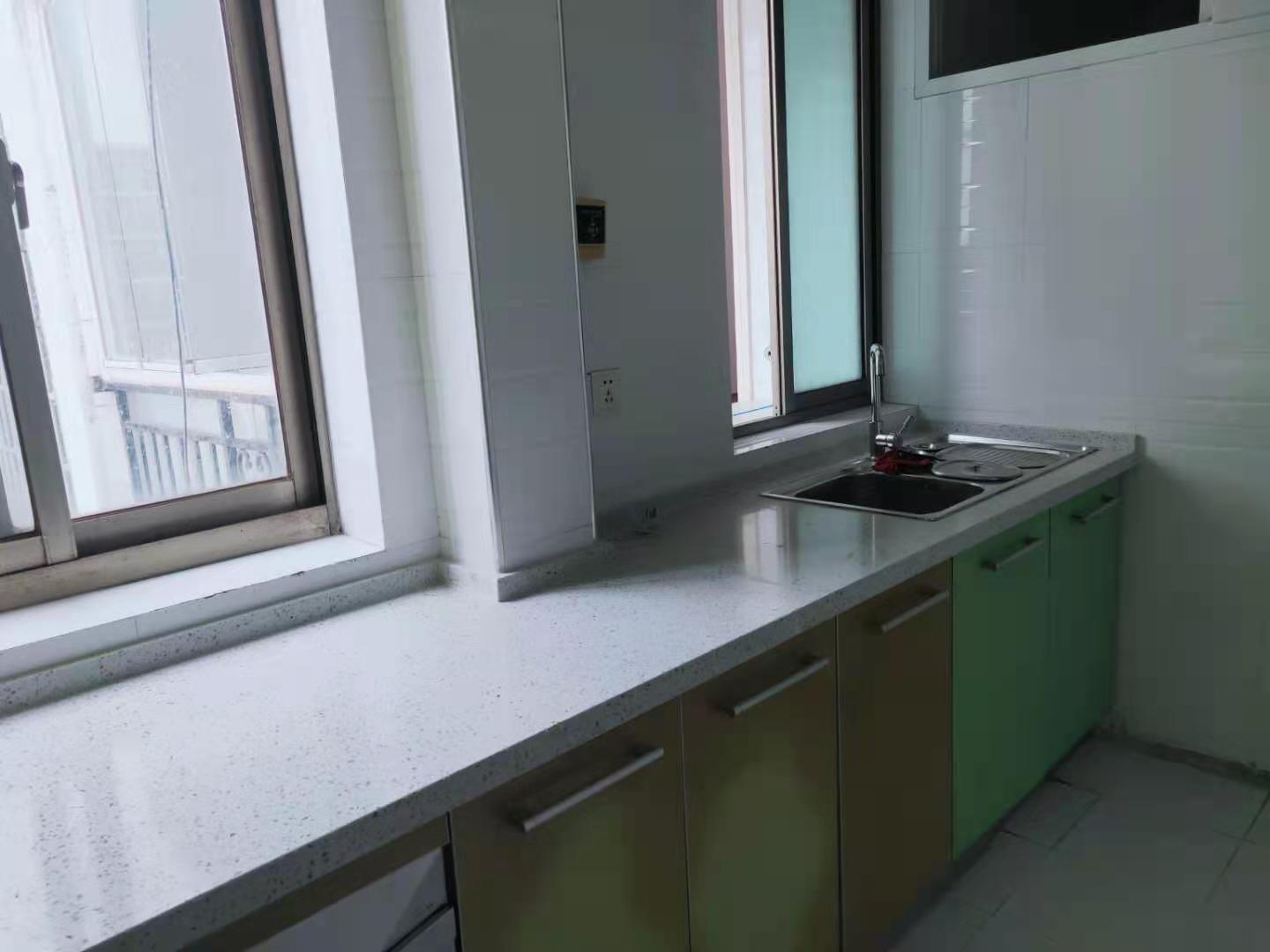 东方豪苑  2室2厅1卫    69.8万 东方豪苑  2室2厅1卫    69.8万厨房