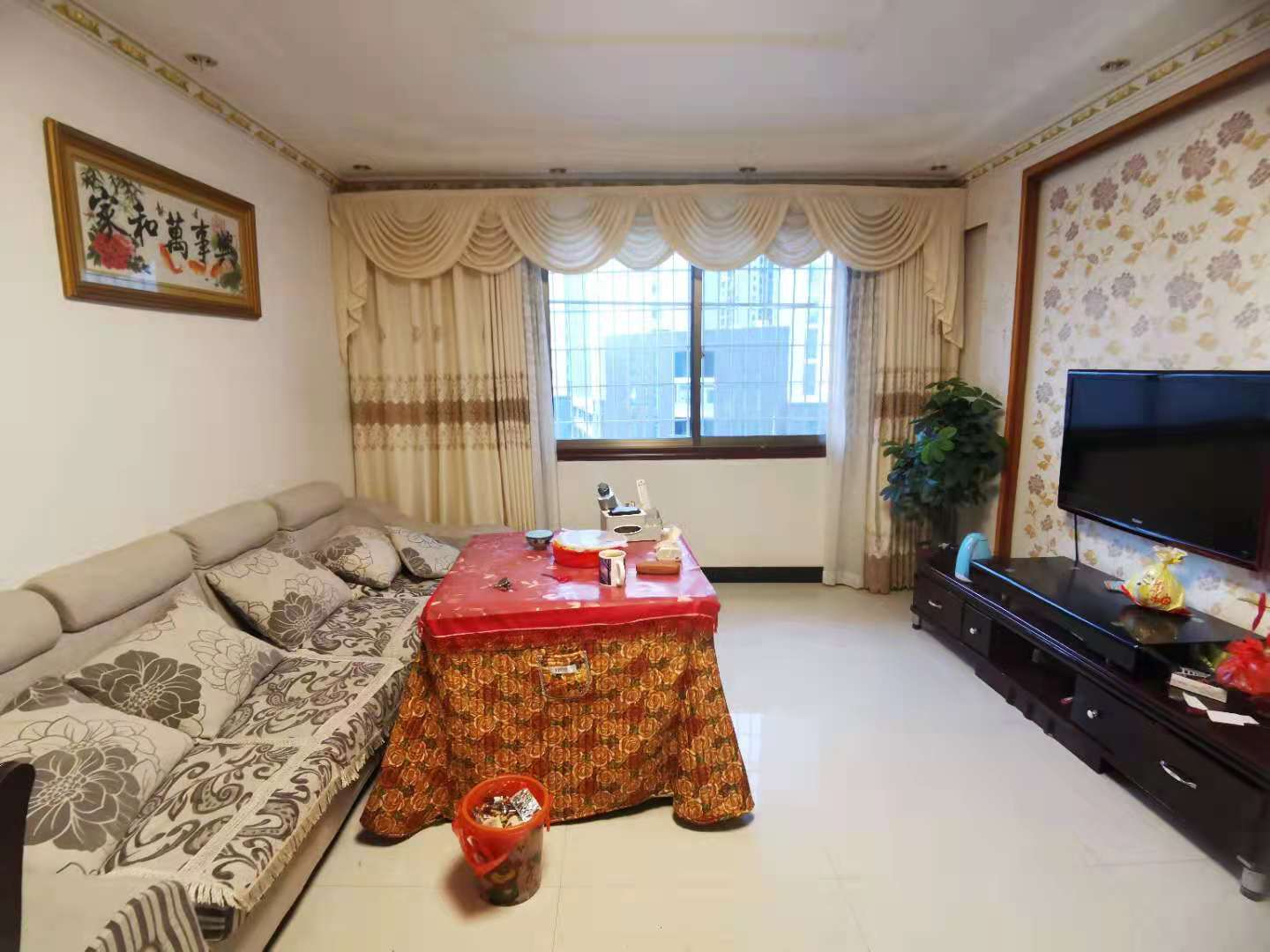 祥泰华园  3室2厅1卫    66.8万 祥泰华园  3室2厅1卫    66.8万客厅