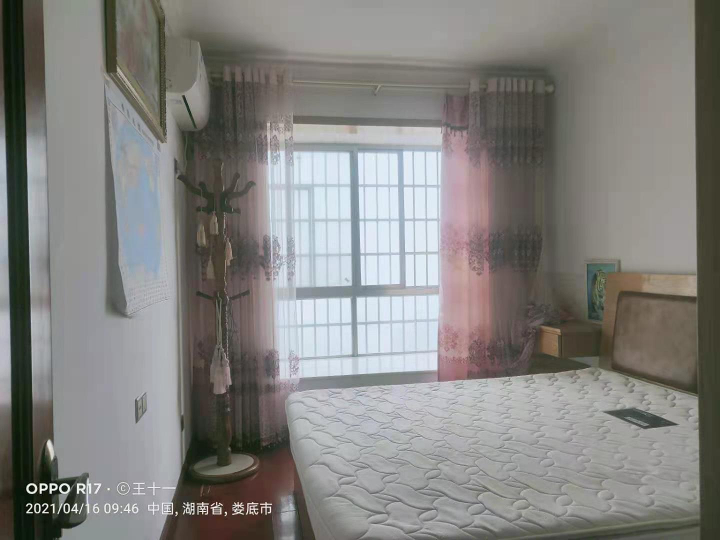 华湘贵府  3室2厅2卫   115.80万卧室