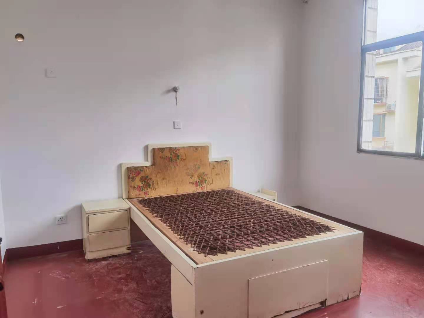 秀龙小区 3室2厅1卫 1000.0元/月 秀龙小区 3室2厅1卫 1000.0元/月室内图