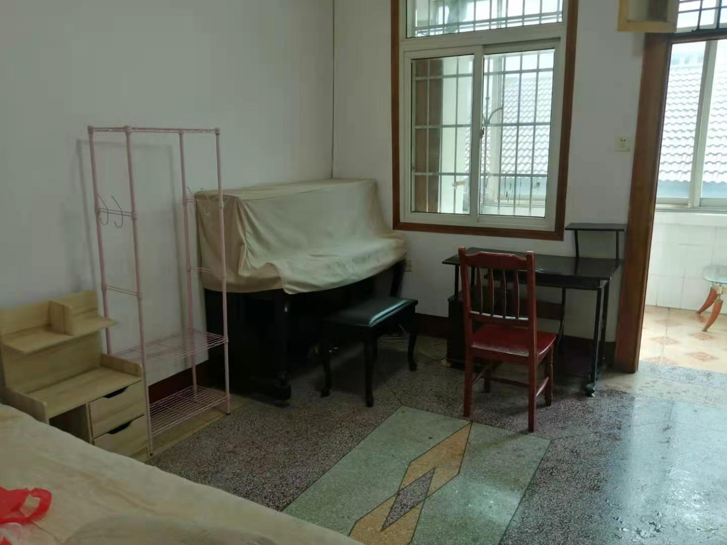 农业银行家属区 3室2厅1卫 1200.0元/月 农业银行家属区 3室2厅1卫 1200.0元/月室内图