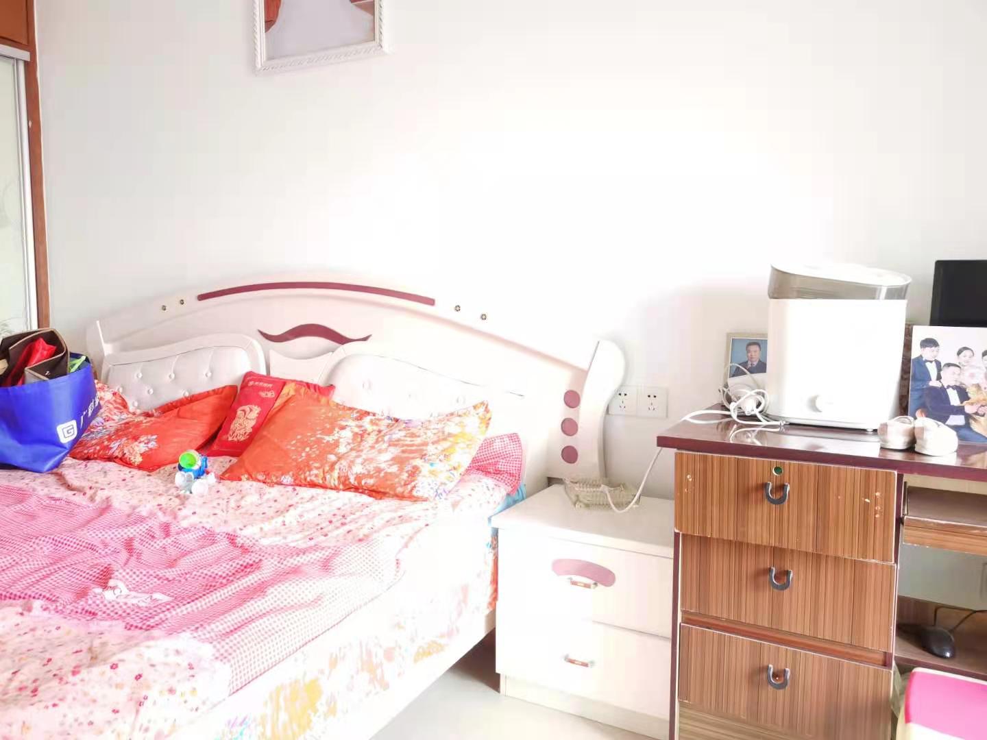 中天国际花园 3室2厅2卫 88.0万 中天国际花园 3室2厅2卫 88.0万客厅