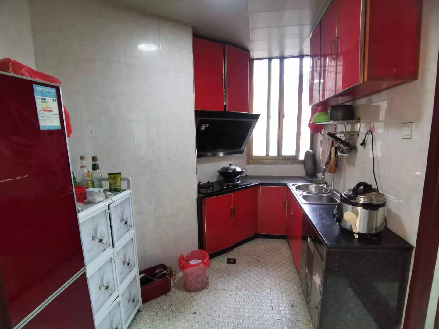 祥泰华园  3室2厅1卫    66.8万 祥泰华园  3室2厅1卫    66.8万厨房