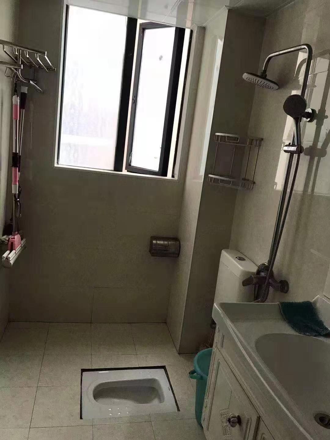 雄森国际  2室2厅1卫    1800.0元/月 雄森国际  2室2厅1卫    1800.0元/月室内图