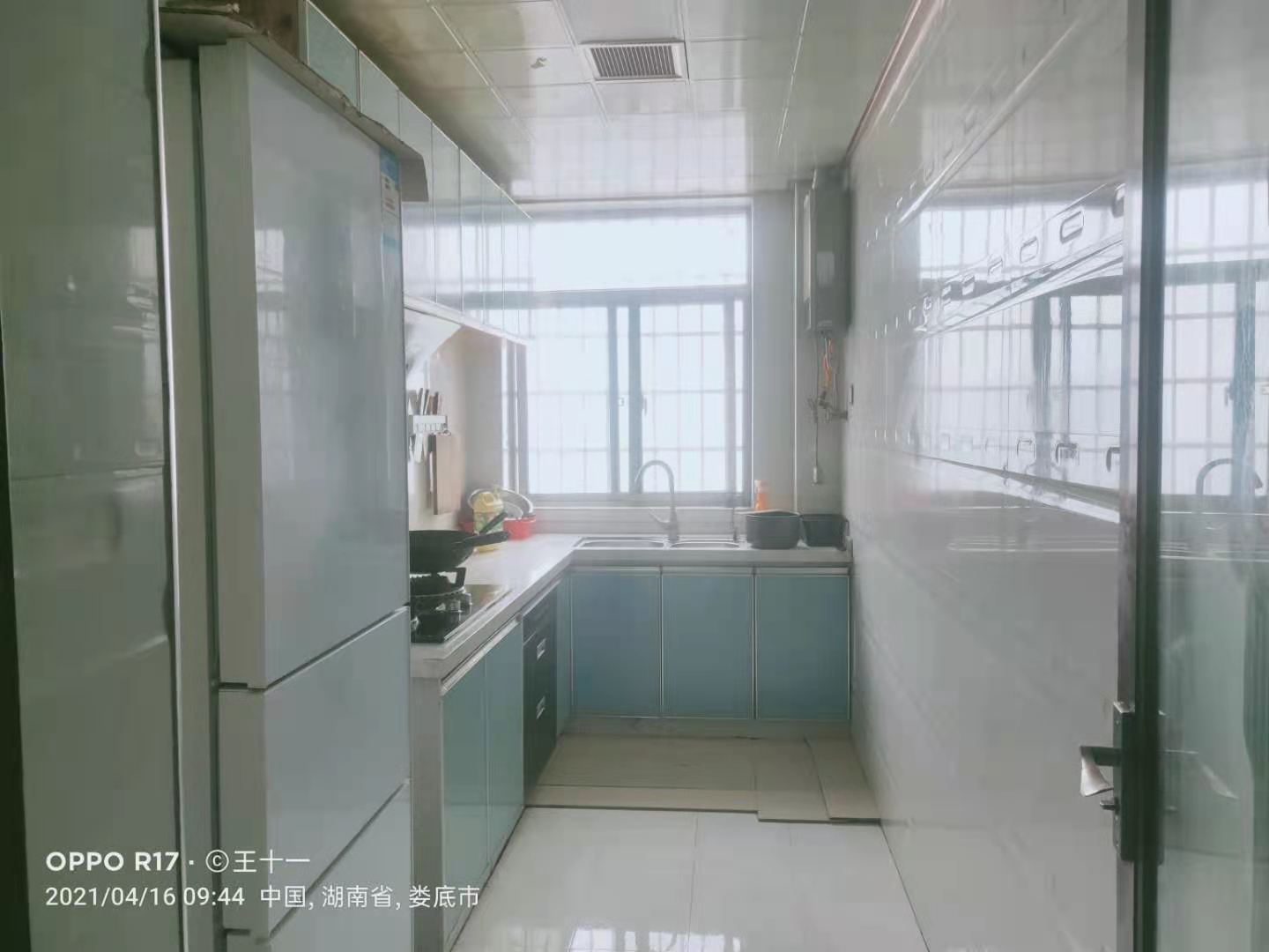 华湘贵府  3室2厅2卫   115.80万厨房
