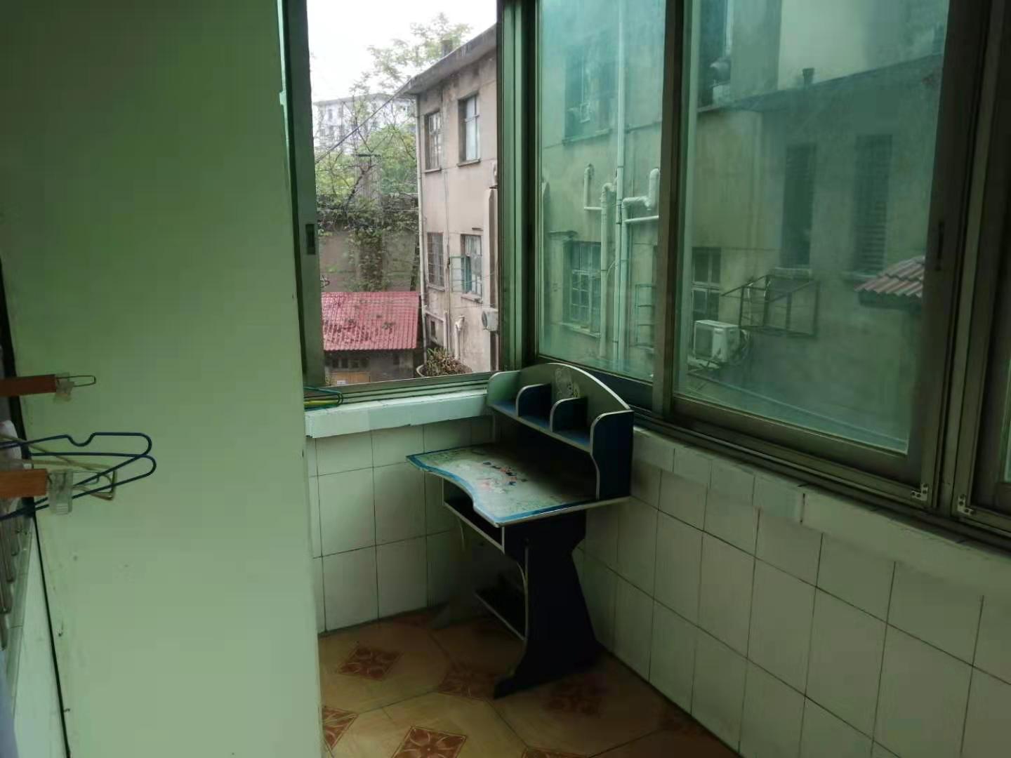 农业银行家属区 3室2厅1卫 1200.0元/月 农业银行家属区 3室2厅1卫 1200.0元/月室内图