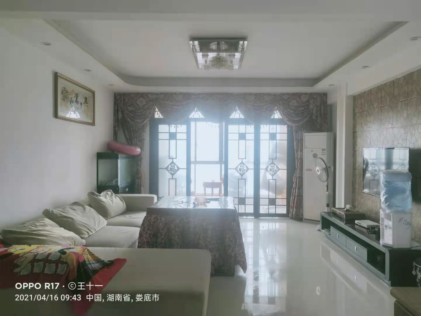 华湘贵府 3室2厅2卫 115.8万 华湘贵府 3室2厅2卫 115.8万客厅