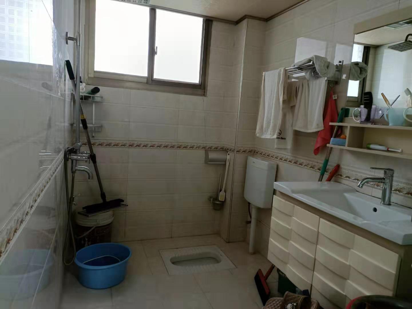 祥泰华园  3室2厅2卫    60.0万卫生间