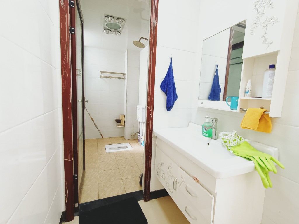 学府花园(文苑瑞景) 2室2厅1卫 65.0万 学府花园(文苑瑞景) 2室2厅1卫 65.0万卫生间