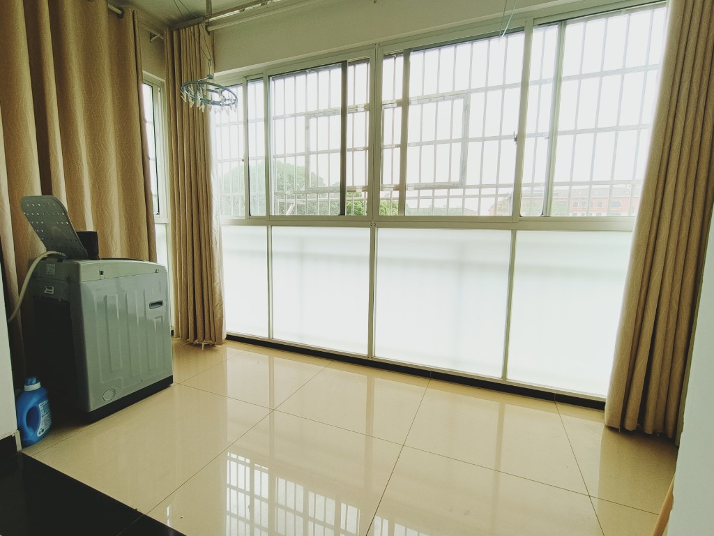 学府花园（文苑瑞景）  2室2厅1卫   65.00万客厅