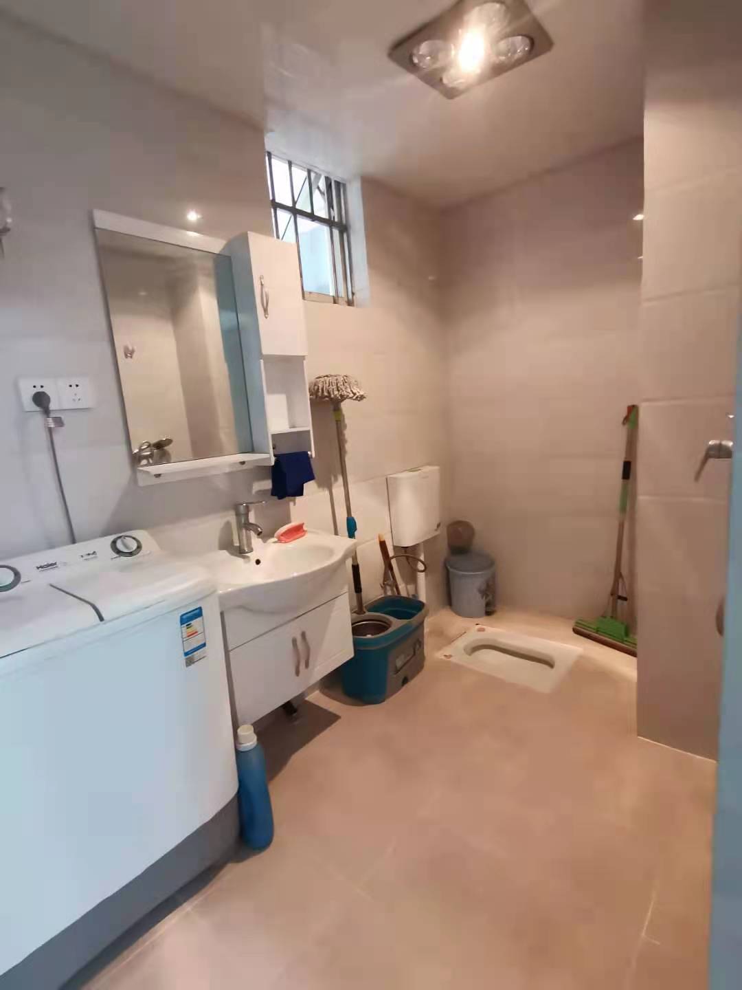 二江花园  2室1厅1卫    1800.0元/月 二江花园  2室1厅1卫    1800.0元/月室内图