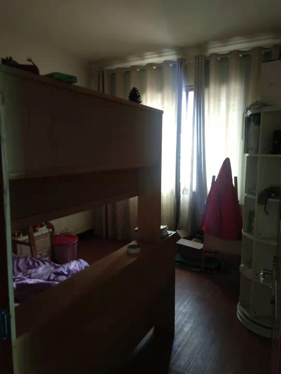 娄星区散盘 3室2厅1卫 49.0万 娄星区散盘 3室2厅1卫 49.0万卧室