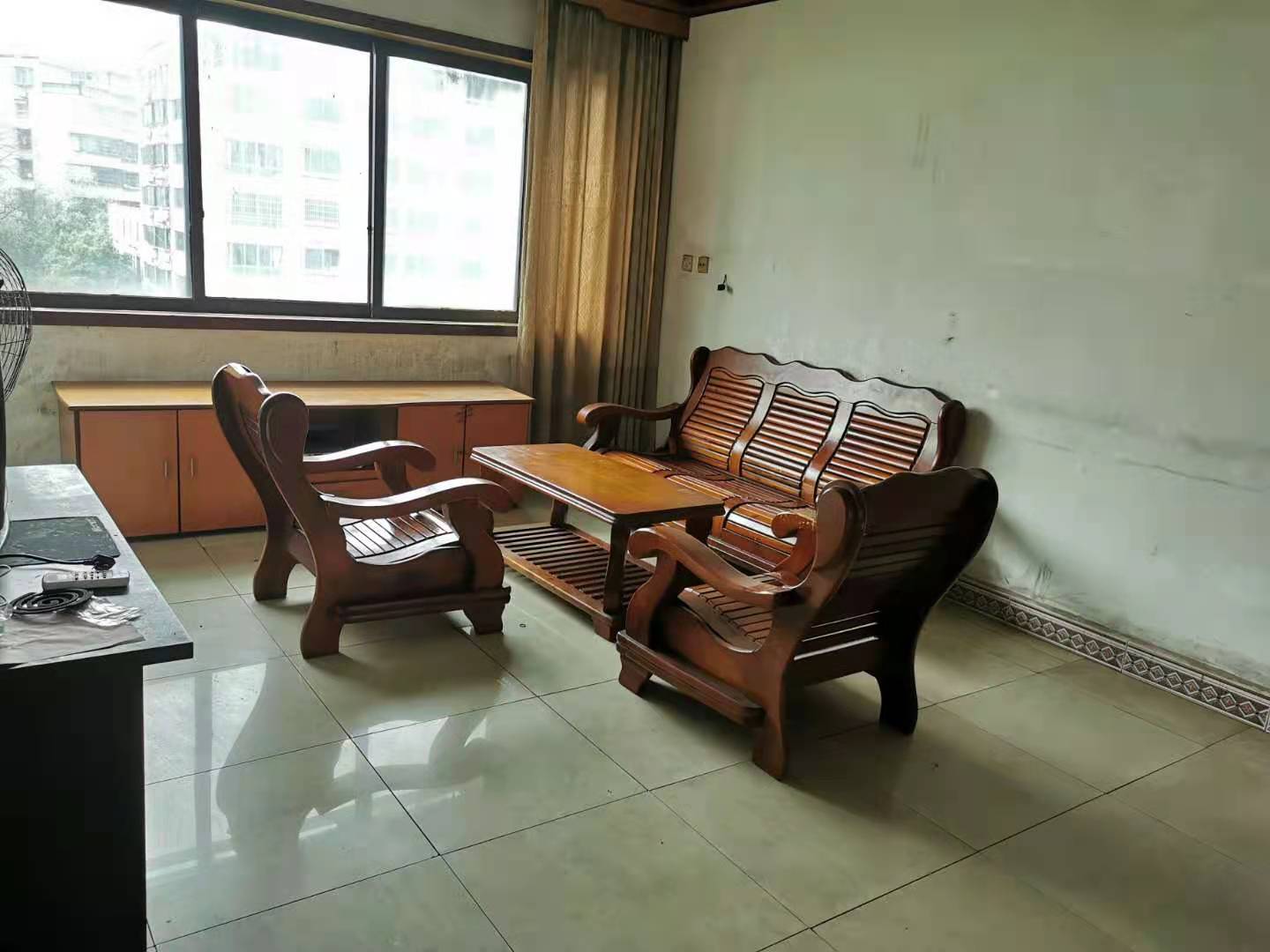 紫东小区红旗中路19号 3室2厅1卫 1000.0元/月 紫东小区红旗中路19号 3室2厅1卫 1000.0元/月室内图