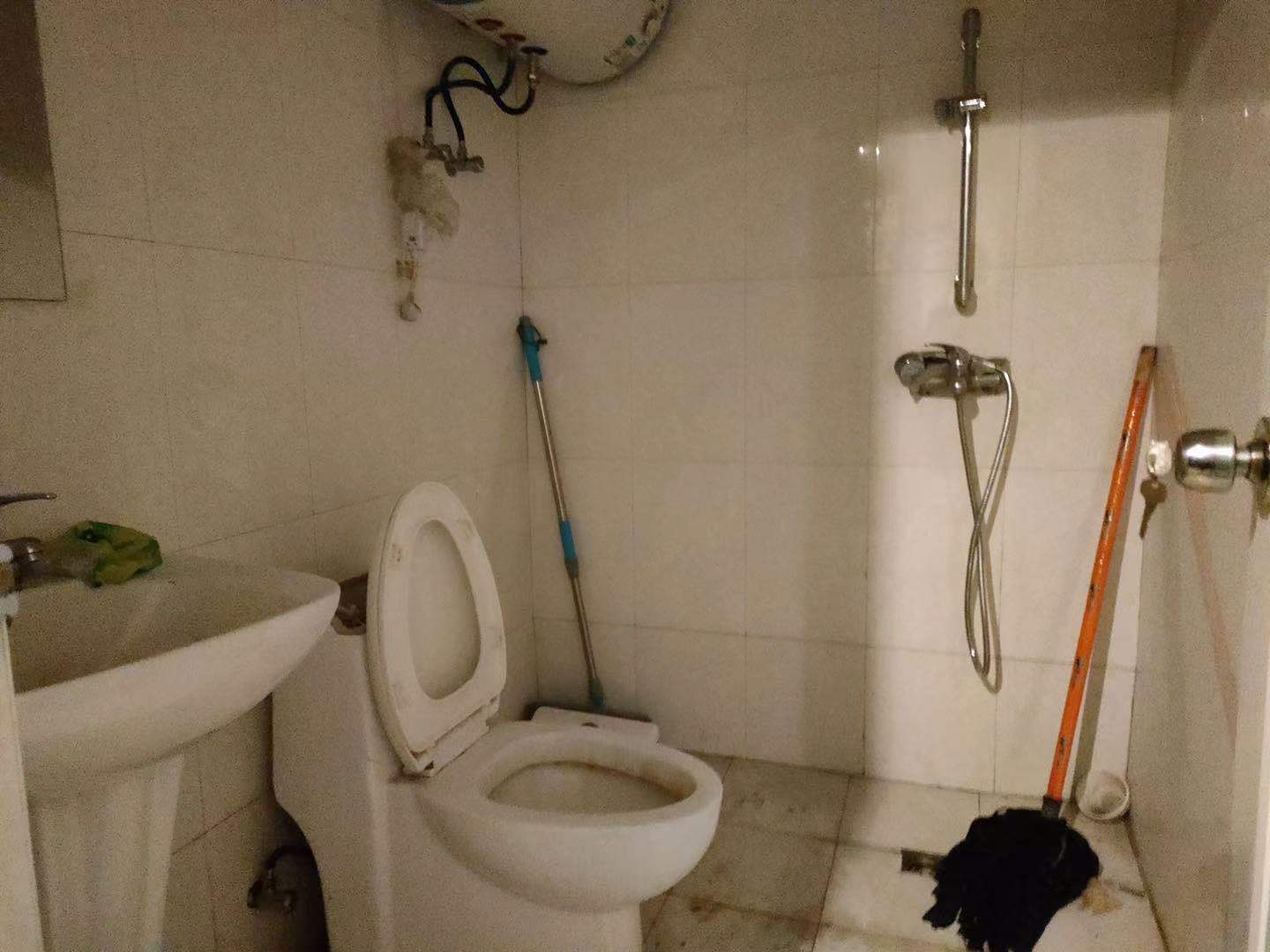 中瀚财富广场  2室1厅1卫    1000.0元/月 中瀚财富广场  2室1厅1卫    1000.0元/月室内图