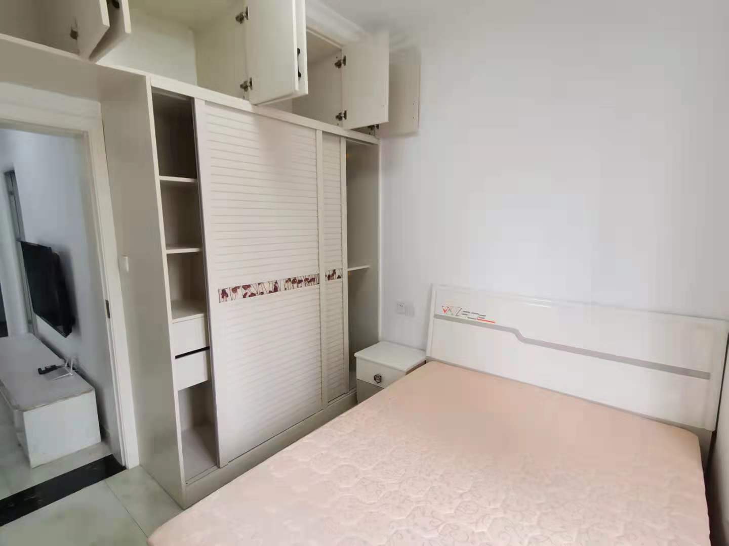 二江花园  2室1厅1卫    1800.0元/月 二江花园  2室1厅1卫    1800.0元/月室内图1