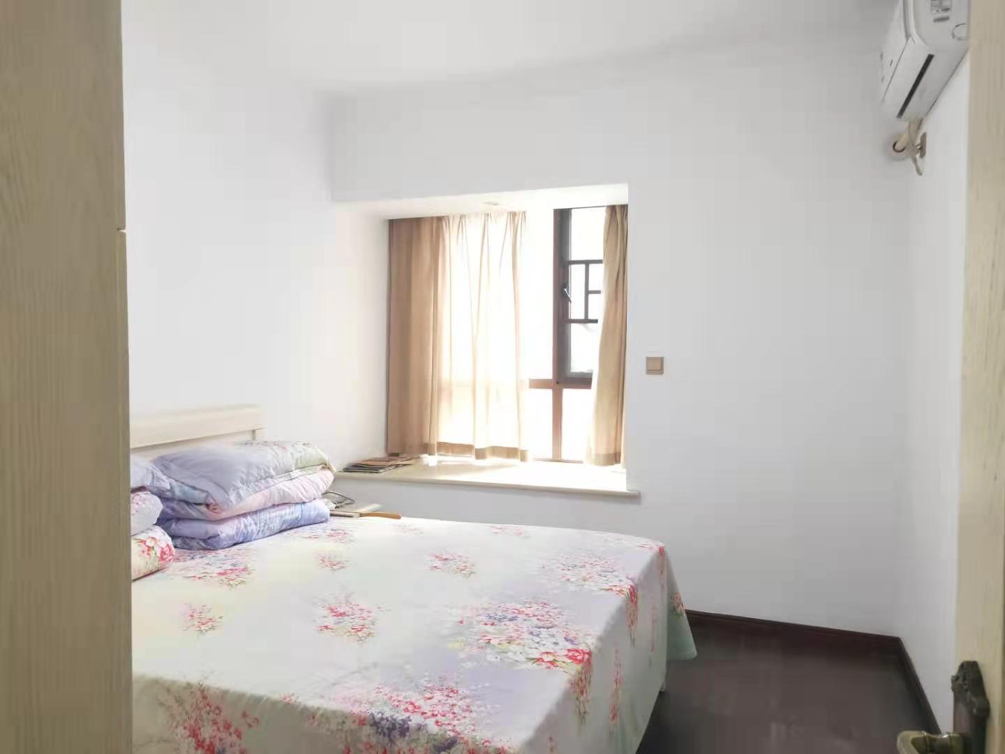 湾田和悦 4室2厅2卫 125.0万 湾田和悦 4室2厅2卫 125.0万客厅