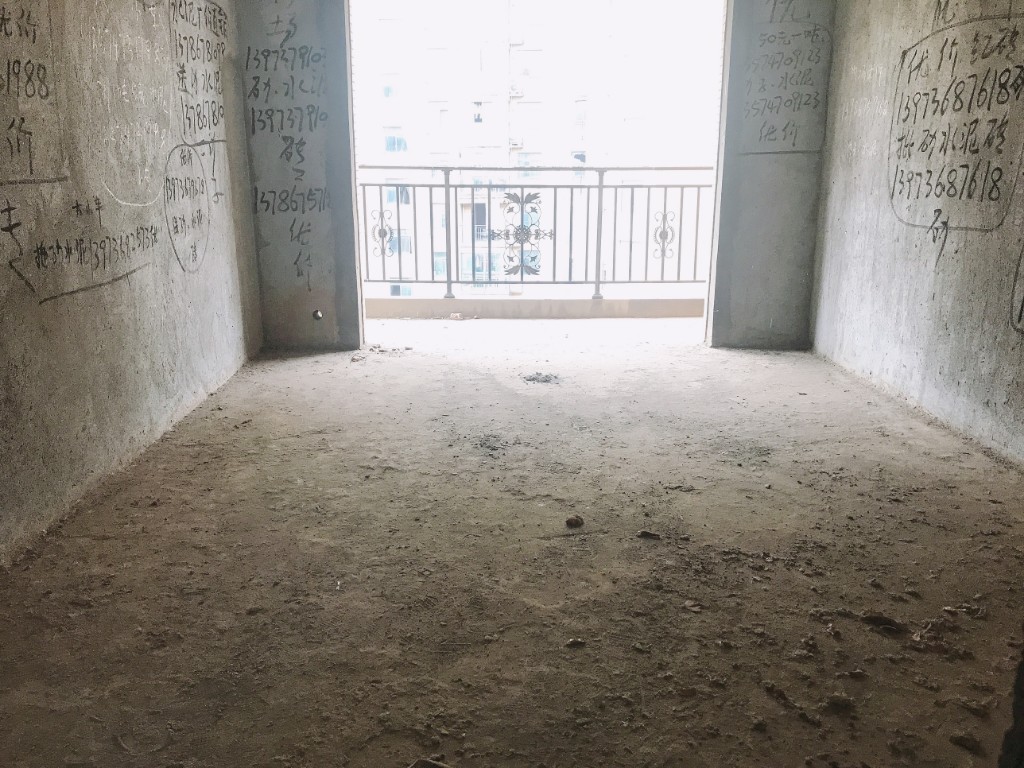 东方新城  2室2厅1卫   38.00万