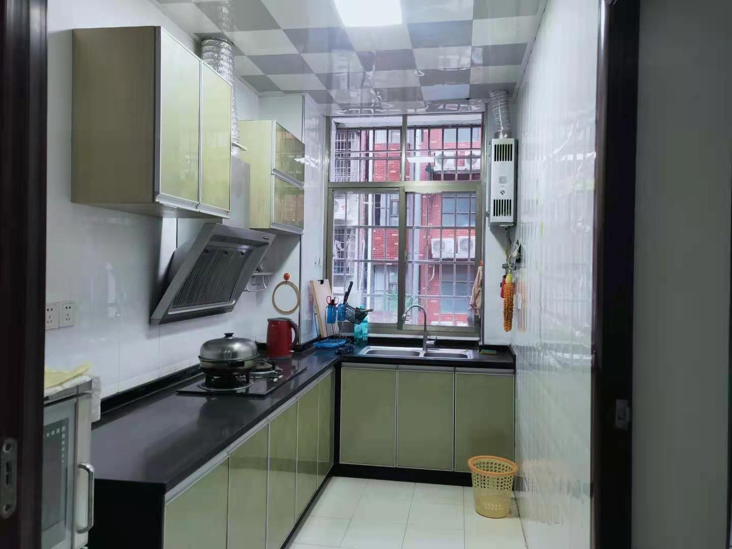 南珠苑 3室2厅2卫 80.8万 南珠苑 3室2厅2卫 80.8万厨房