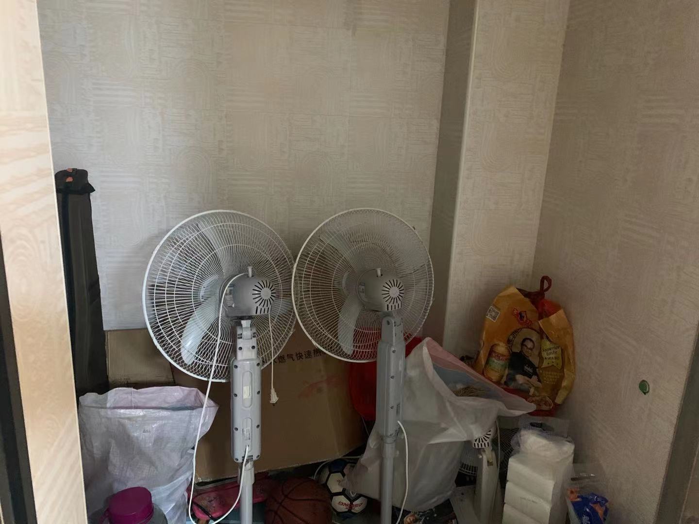 信步闲庭  2室2厅2卫    56.0万 信步闲庭  2室2厅2卫    56.0万客厅