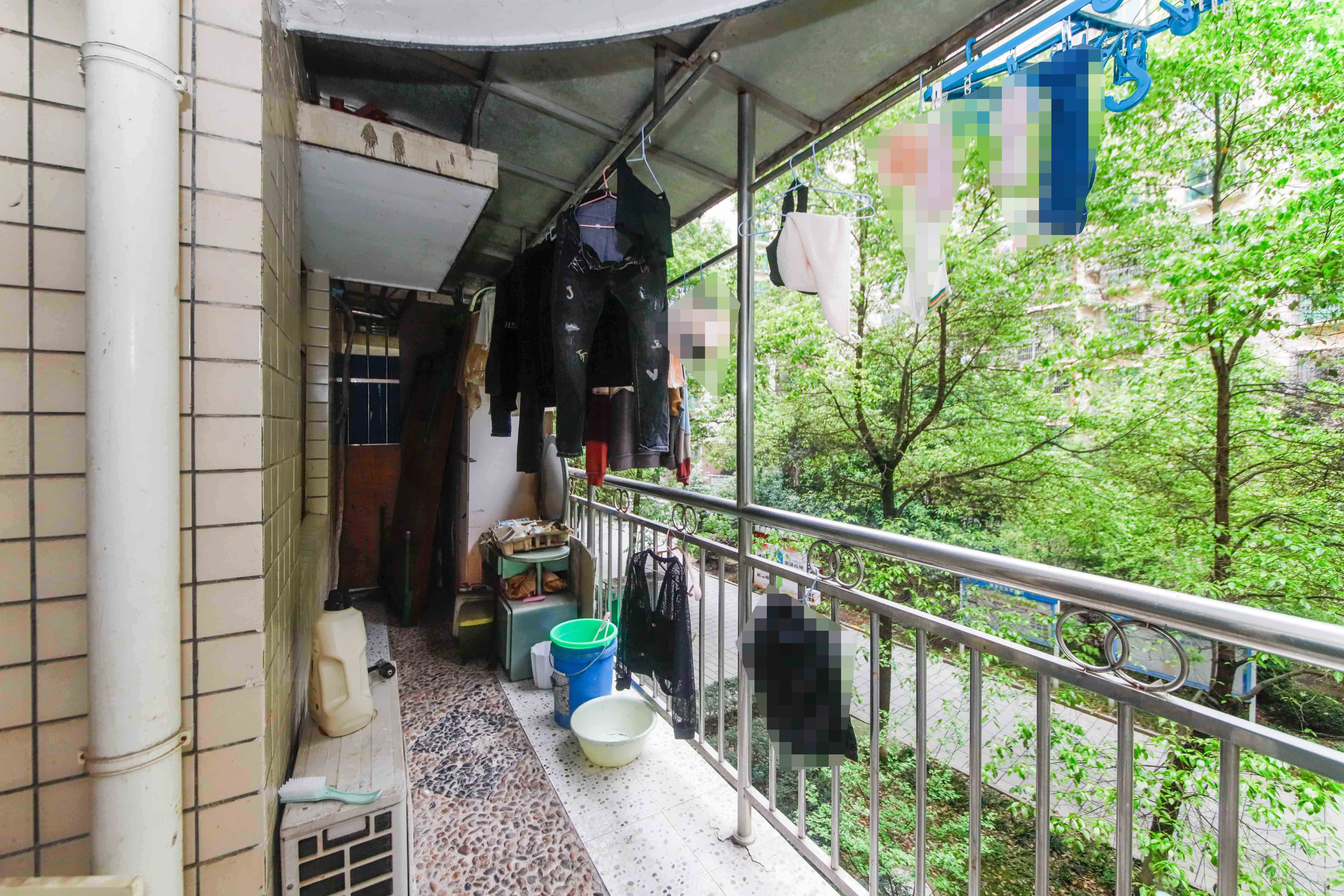 麓谷加州阳光  3室2厅1卫   106.00万阳台