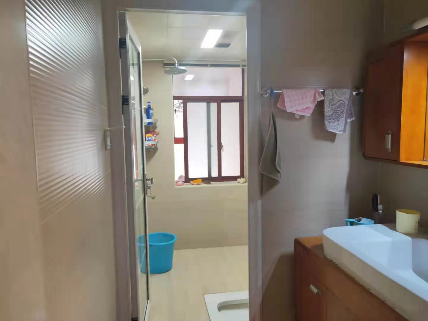 湾田和悦 4室2厅2卫 125.0万 湾田和悦 4室2厅2卫 125.0万卫生间