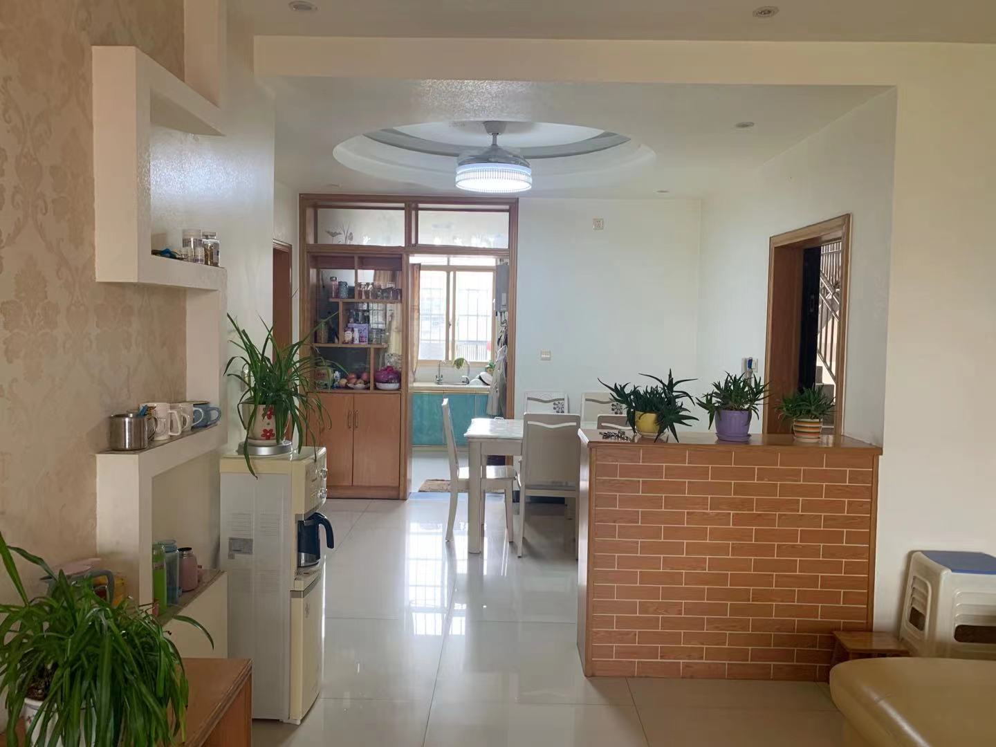 信步闲庭  2室2厅2卫    56.0万 信步闲庭  2室2厅2卫    56.0万客厅