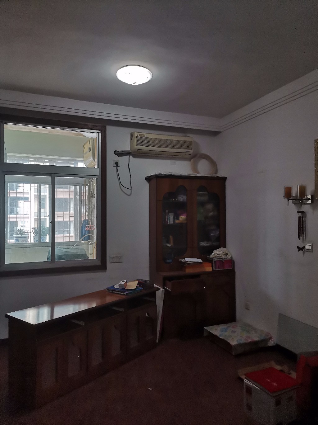 电力局家属楼  3室2厅2卫    128.0万 电力局家属楼  3室2厅2卫    128.0万卧室