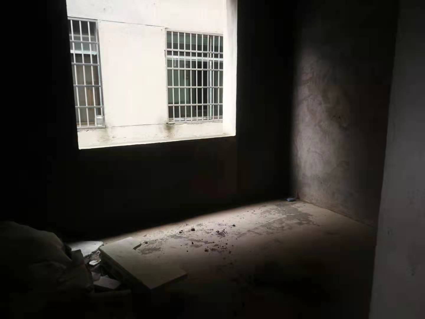 晓园嘉苑  3室2厅1卫    24.0万客厅