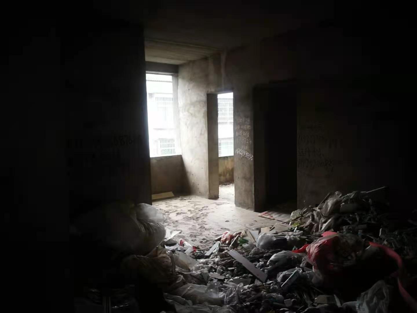 晓园嘉苑  3室2厅1卫    24.0万客厅