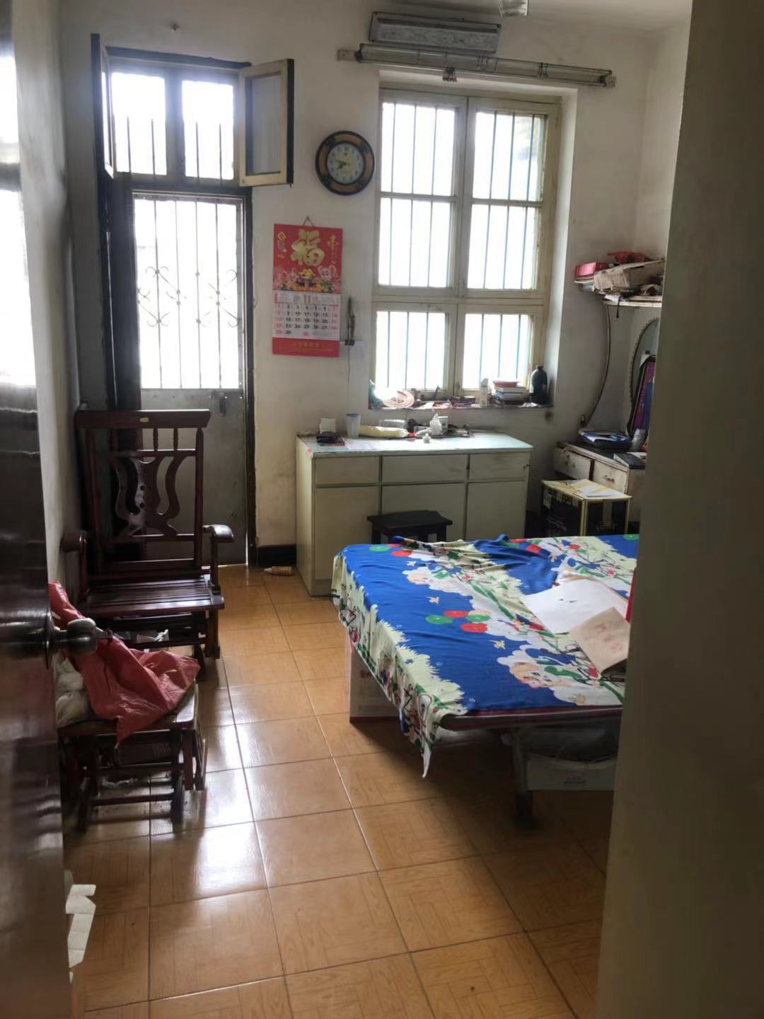 老烟草公司家属楼 3室2厅2卫 50.0万 老烟草公司家属楼 3室2厅2卫 50.0万卧室