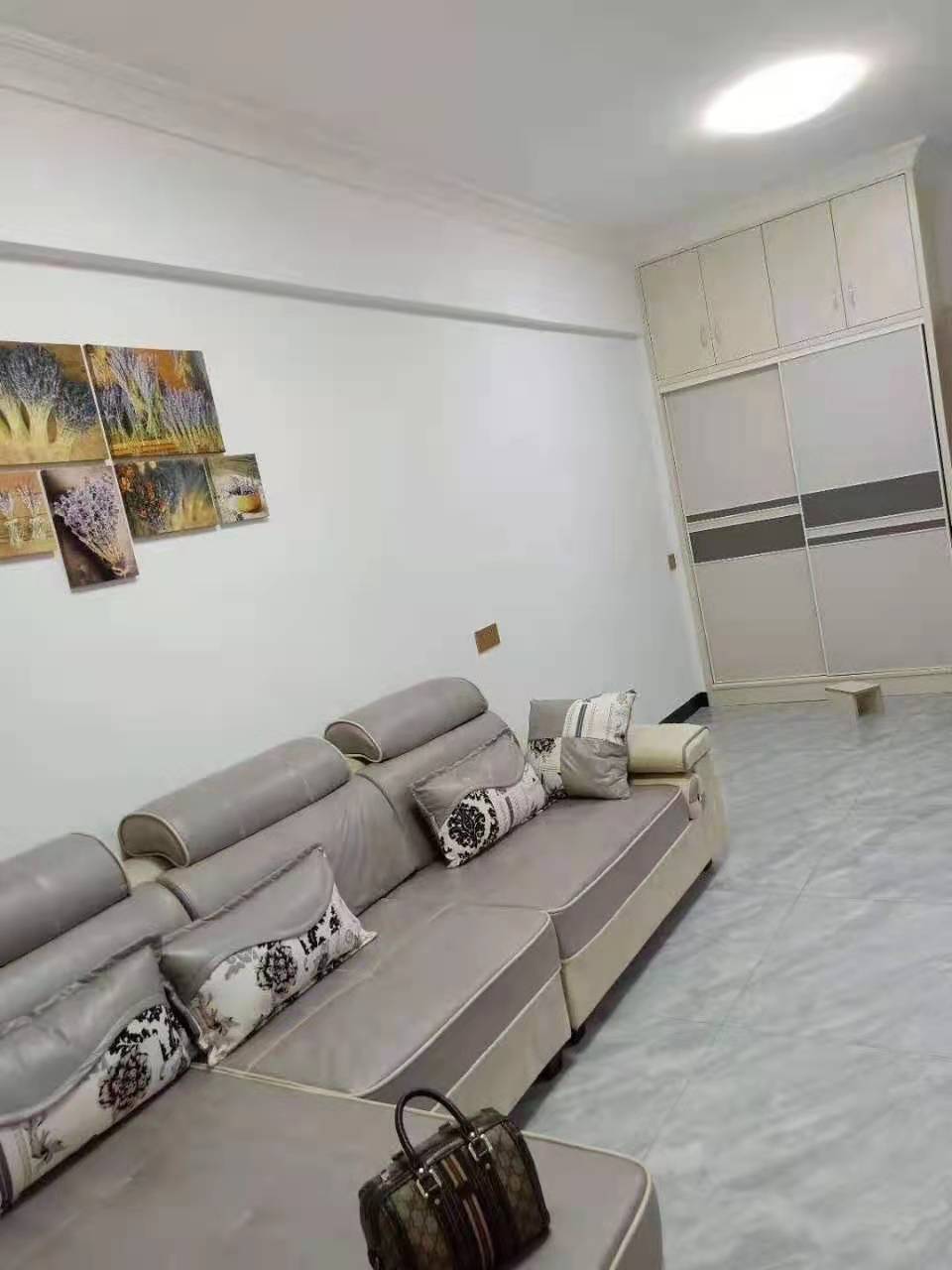 百弘学府城  2室1厅1卫    45.8万 百弘学府城  2室1厅1卫    45.8万客厅