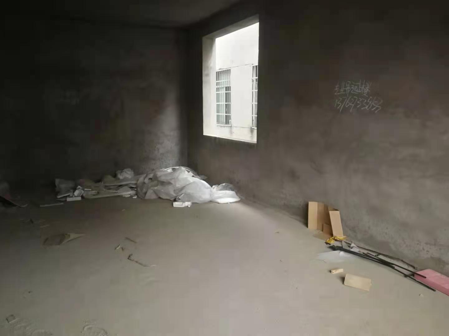 晓园嘉苑  3室2厅1卫    24.0万客厅