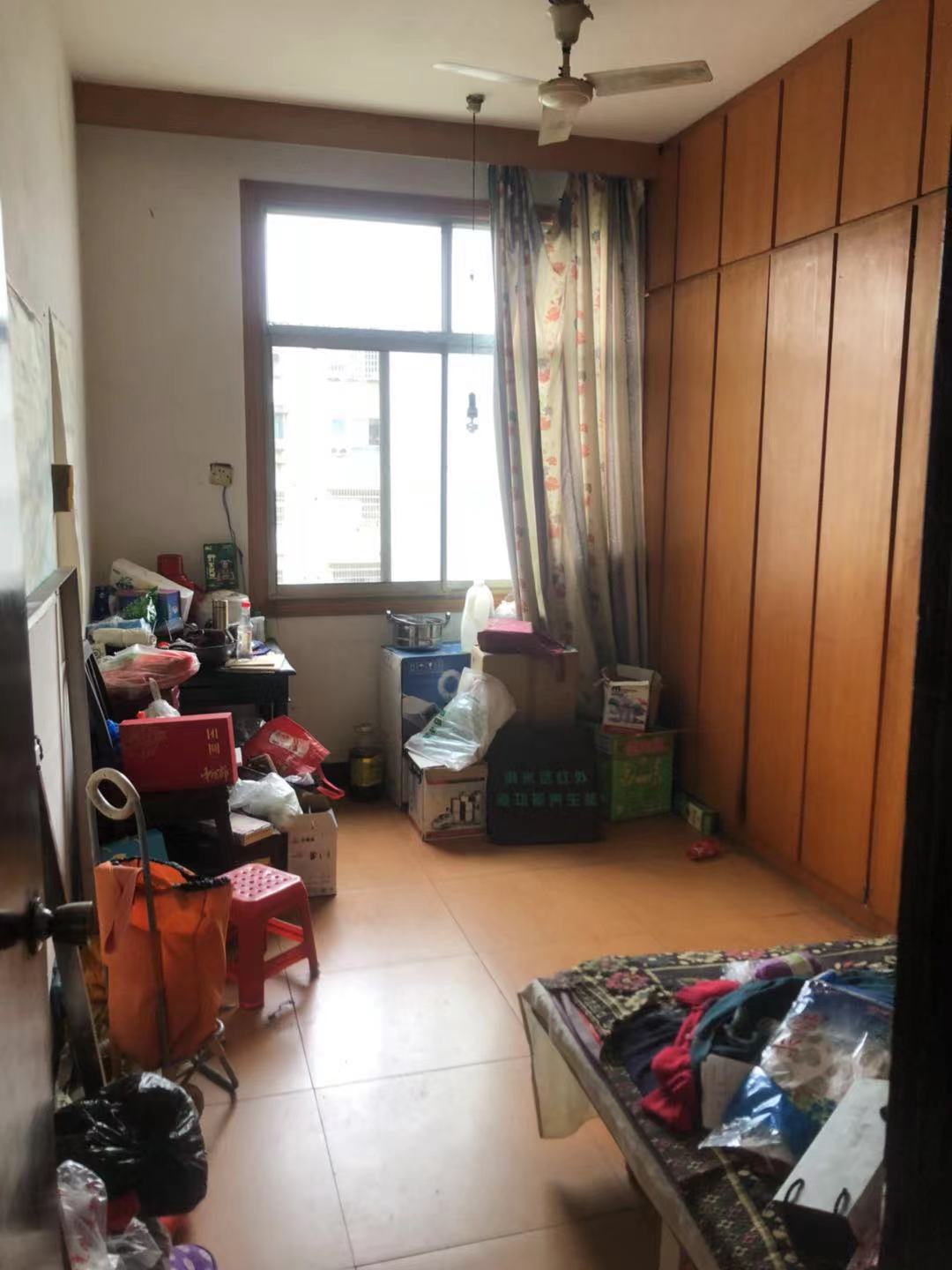 老烟草公司家属楼 3室2厅2卫 50.0万 老烟草公司家属楼 3室2厅2卫 50.0万客厅