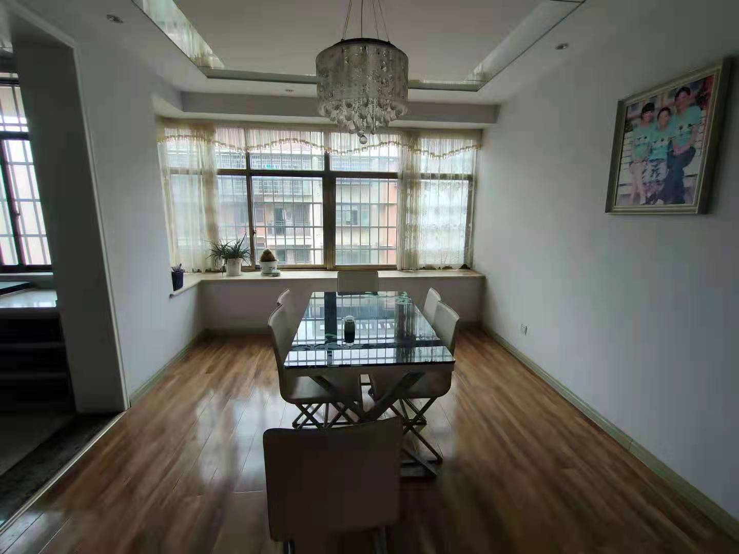 新公安局民警住宅小区  4室2厅2卫    110.0万 新公安局民警住宅小区  4室2厅2卫    110.0万客厅